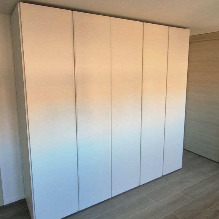 armadio su misura laccato completo di accessori per un cliente a roma appia