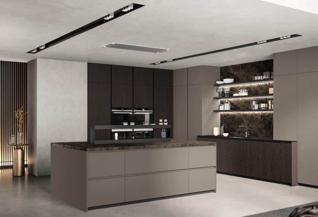 Cucina Arredo3 Roma modello time laccata con isola e piano in gres porcellanato installata da EffeGi Arredi